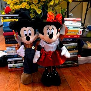 Halloween/Fall Minnie & Mickey Duo figures